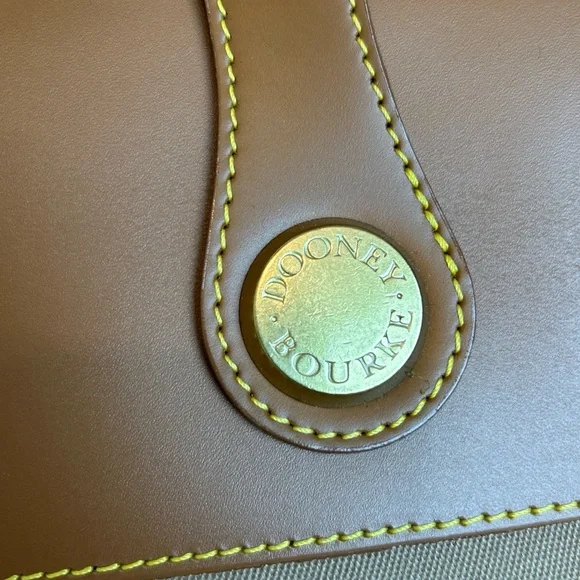 Vtg Dooney & Bourke Cabriolet Weekender Bag Tan Fabric Leather Shoulder Strap - Picture 2 of 9